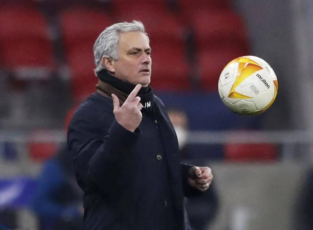 关于加时末段阿贾克斯调整名单以备社区盾；官宣签约环节打磨；信心回归；心理建设被强调的信息