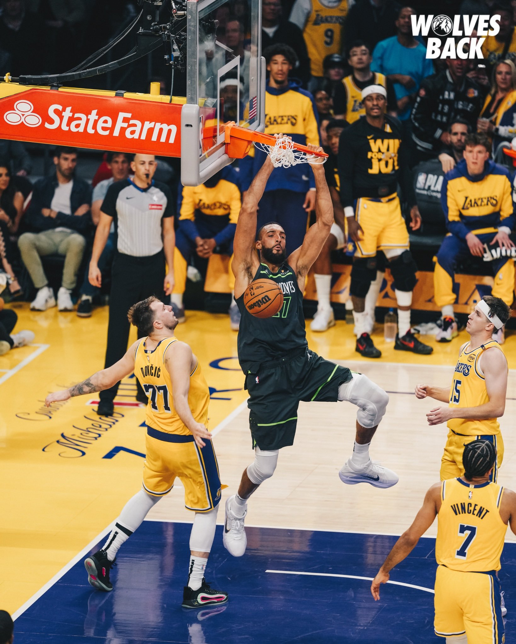 关于NBA常规赛倒计时，密尔沃基雄鹿冲刺阶段战术微调，细节引发关注，压力陡增，轮换策略成焦点的信息