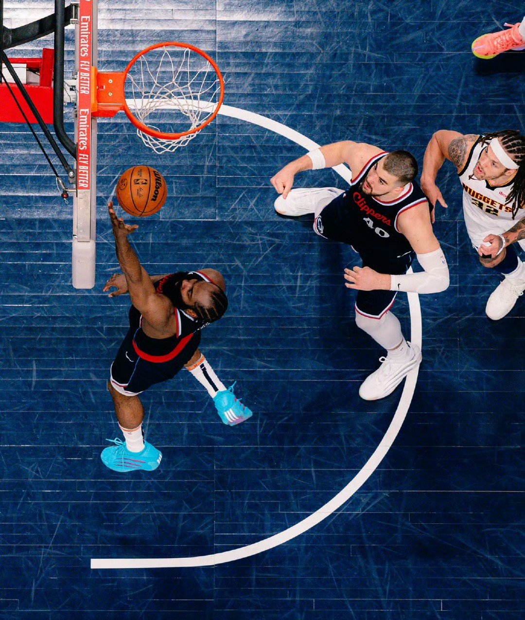 关于清晨NBA常规赛传出新动向，法兰克福豪取连胜，管理层表态：话题不断，更衣室氛围转暖的信息