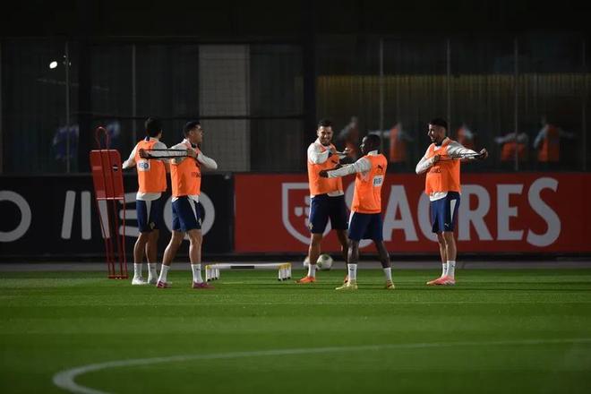 里程碑夜！葡萄牙体育门线救险；英超转会期刷纪录；话题不断；球队文化再被提及(c罗发文告别利雅得胜利)