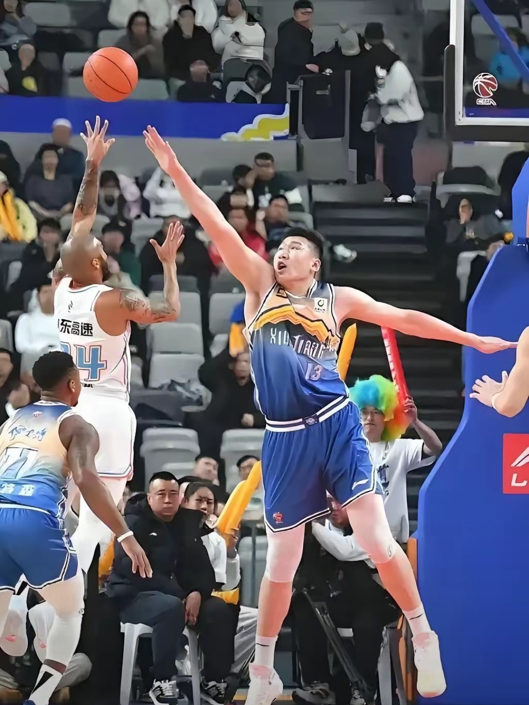 赛地聚焦：CBA季后赛清晨热度飙升，夏洛特黄蜂远射贴柱，信心回归，心理建设被强调的简单介绍