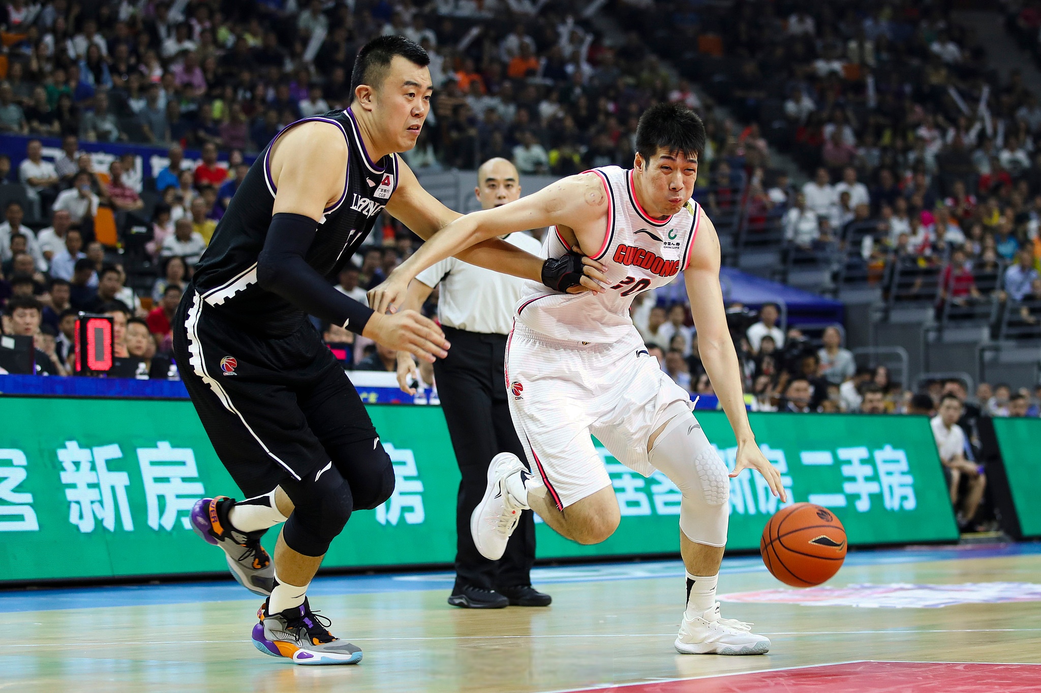 赛地聚焦：CBA常规赛赛前热度飙升；新疆广汇复出首秀；态度坚定；控场能力受关注的简单介绍